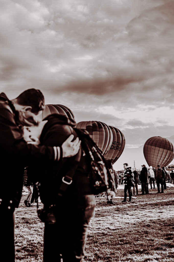 Balloon Fiesta Travel Engagement Photography captured by traveling photo and video duo, Worldwide Elopement Visuals.